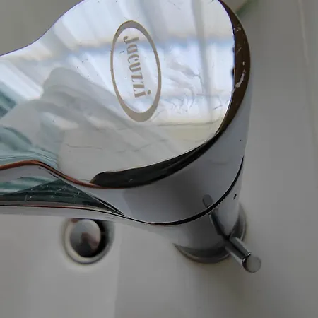 Suite Capurso Bari - Jacuzzi Privata &Giardino 3*