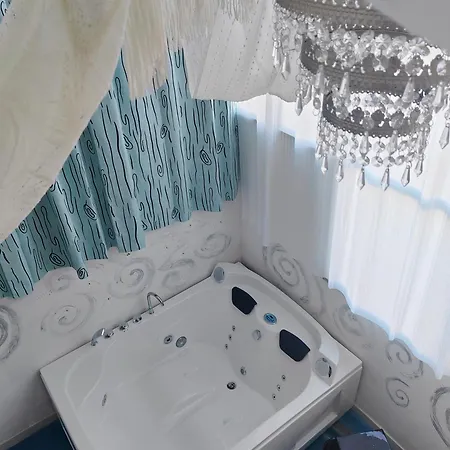 Suite Capurso Bari - Jacuzzi Privata &Giardino 3* 卡普尔索